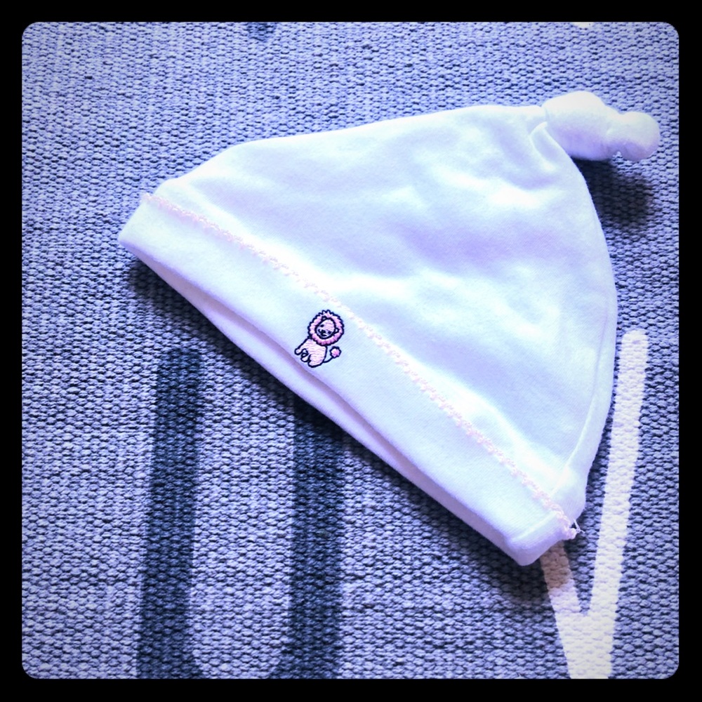 Barneys New York lion 🦁 pink and white baby hat